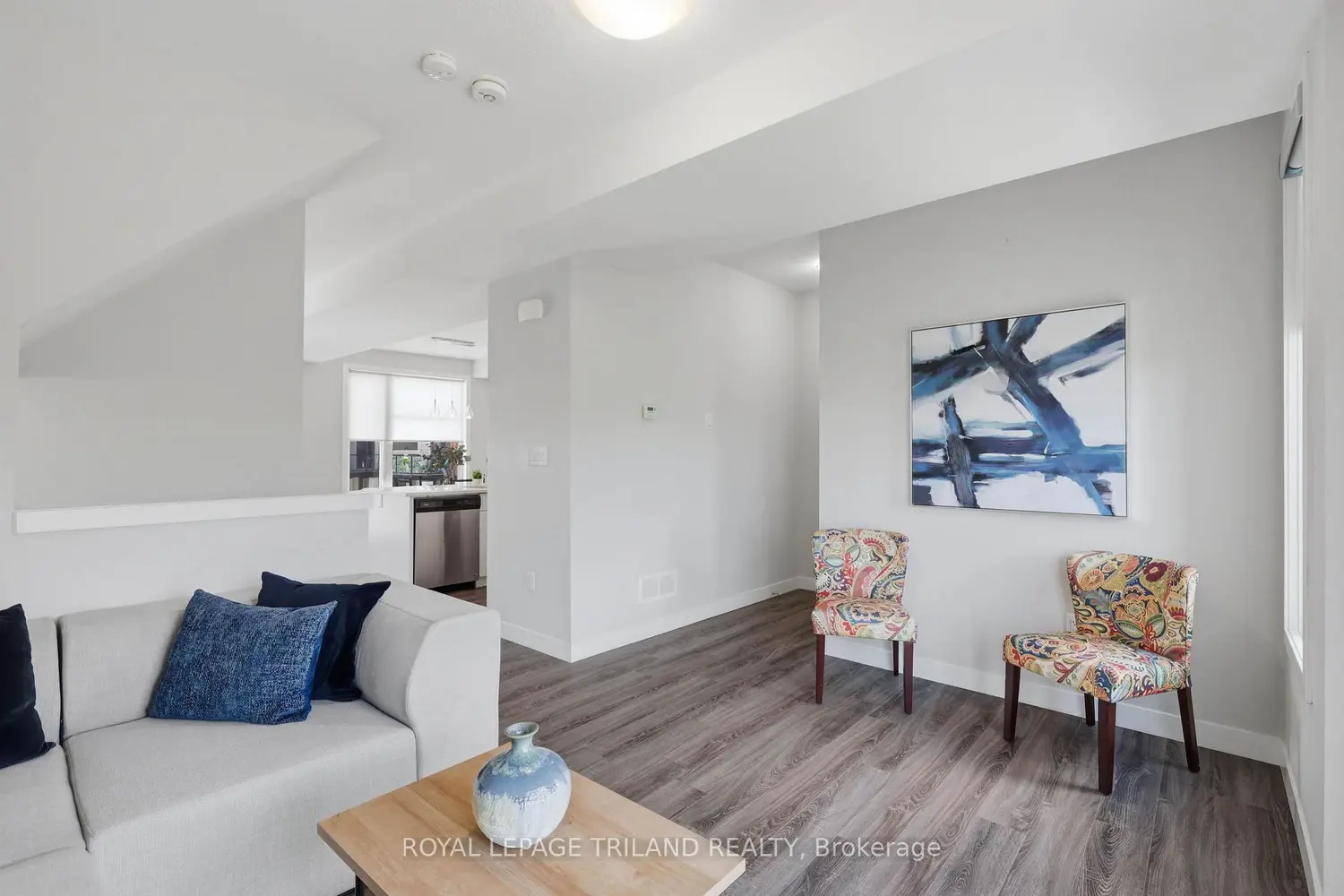 954 West Village Square photo 5