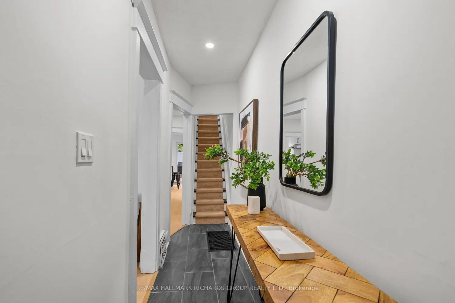 451 Ashdale Avenue photo 3