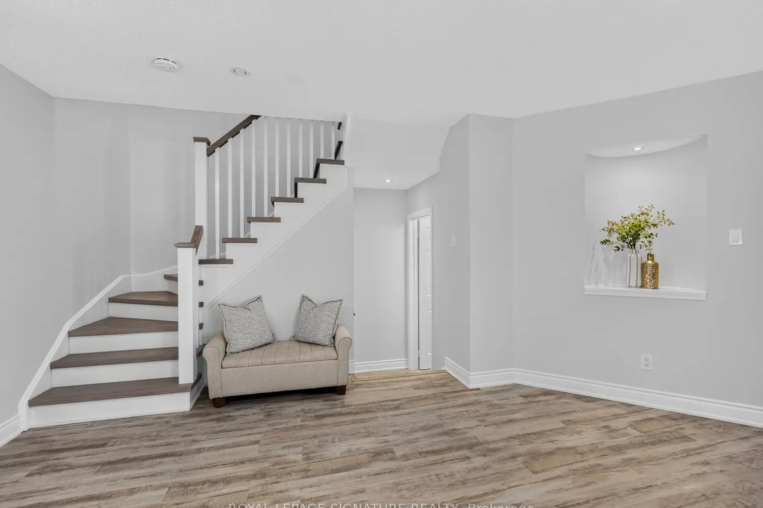 679 Sunbird Trail photo 4