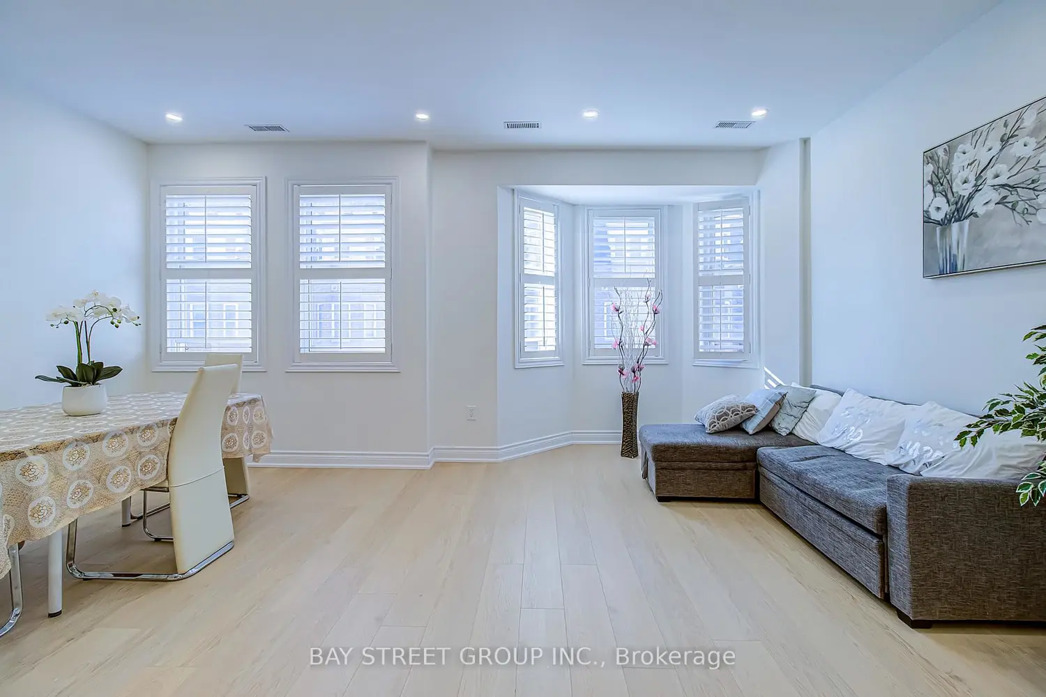 760 Lawrence Avenue 87 photo 2