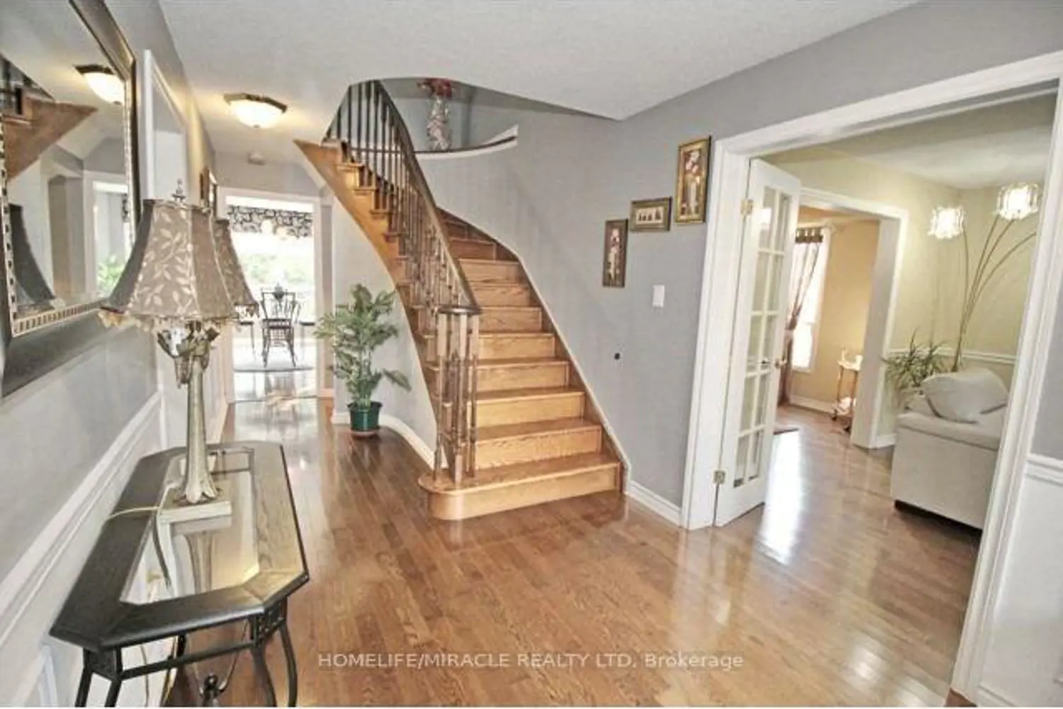 8 Sayor Drive photo 2