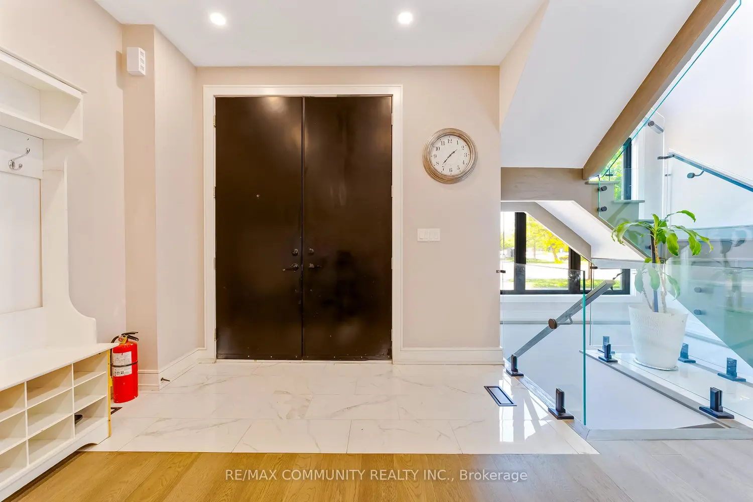 856 Kennedy Road photo 2