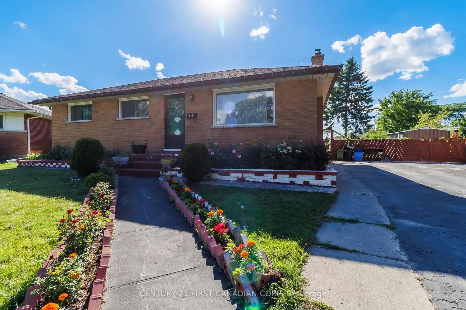 117 Goldwick Crescent photo 2