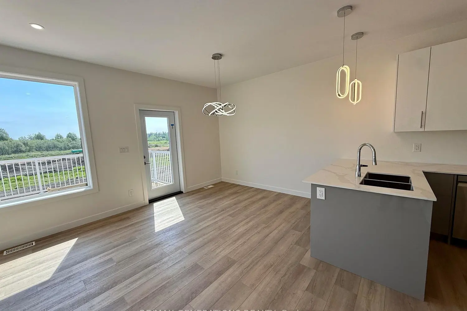 156 Bruin Crescent photo 5