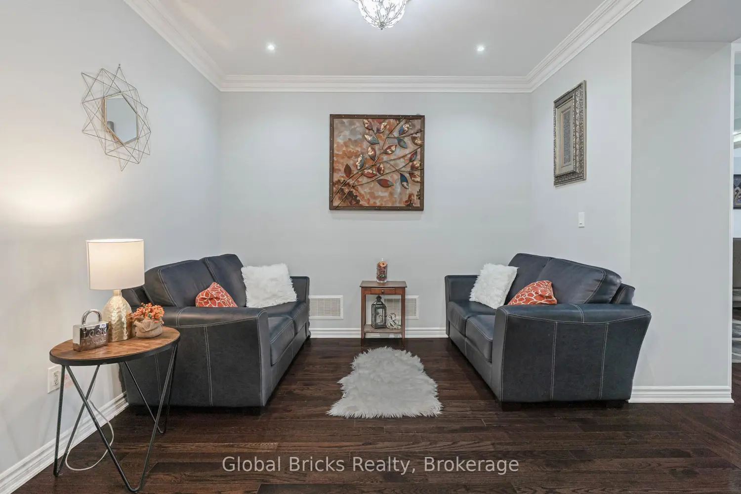 495 Blinco Terrace photo 4