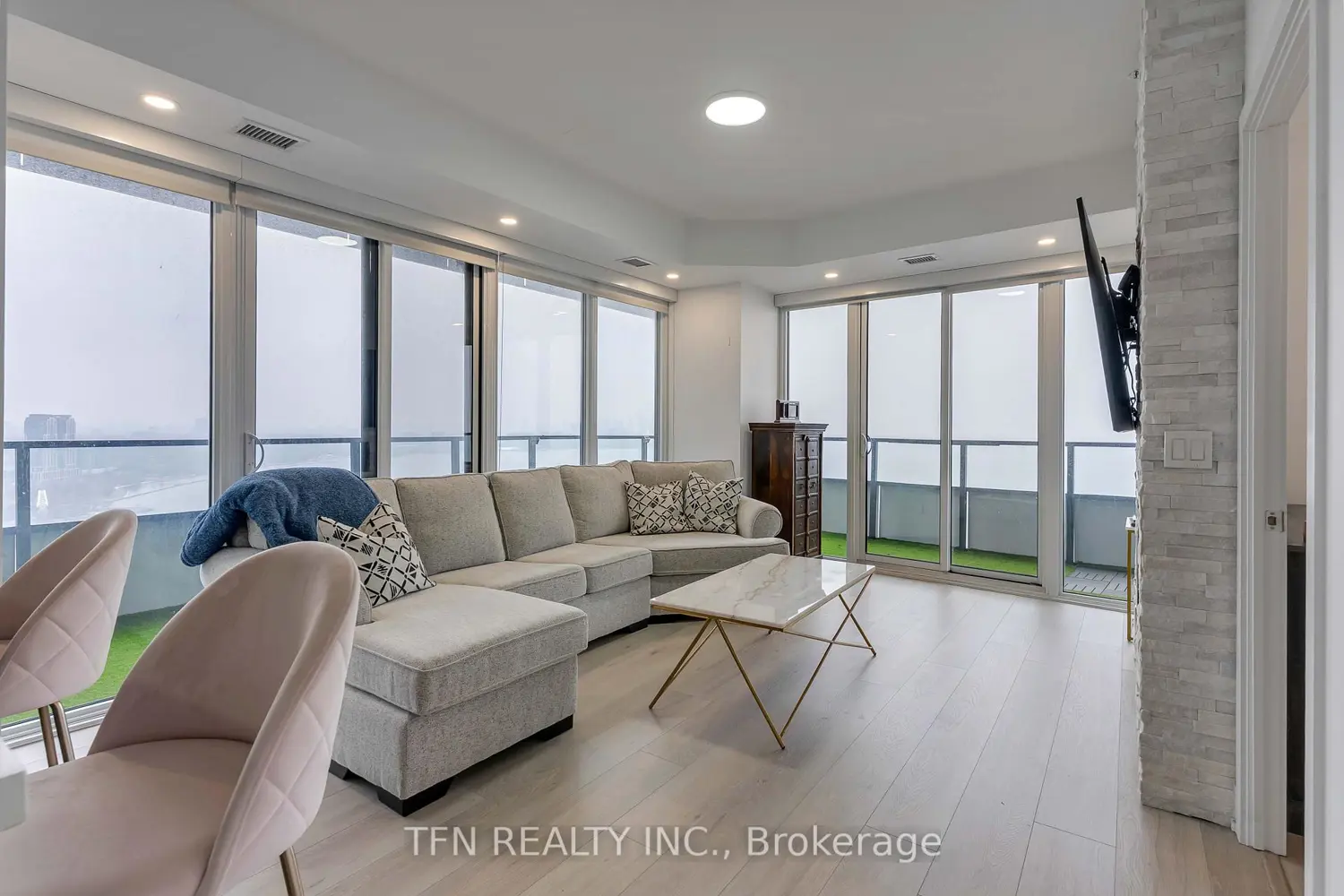 20 Shore Breeze Drive 3107 photo 2