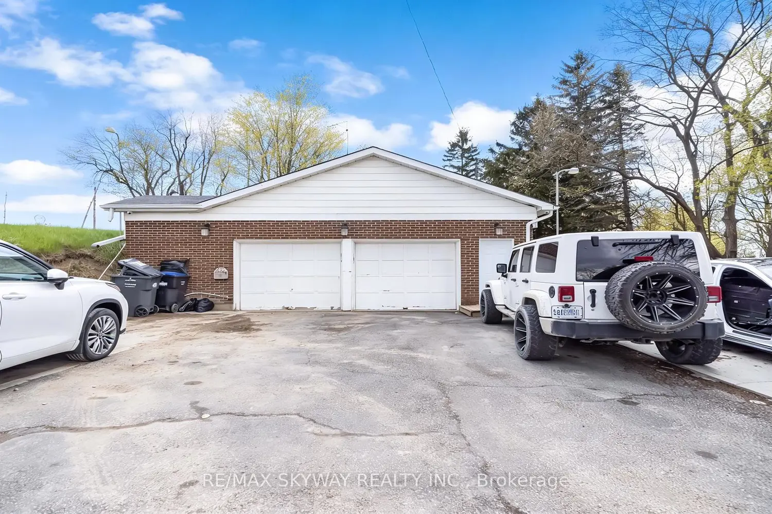 12891 Dixie Road photo 2