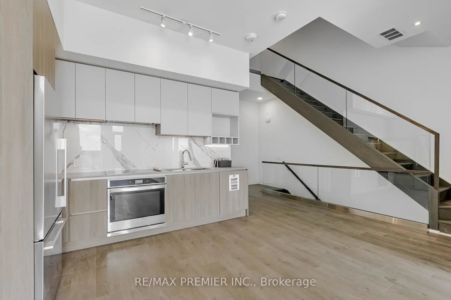 7 Buttermill Avenue Th17 photo 3