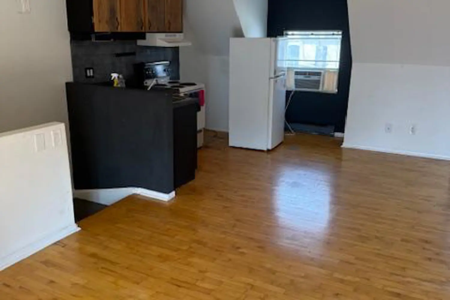 1052 Bathurst Street photo 5