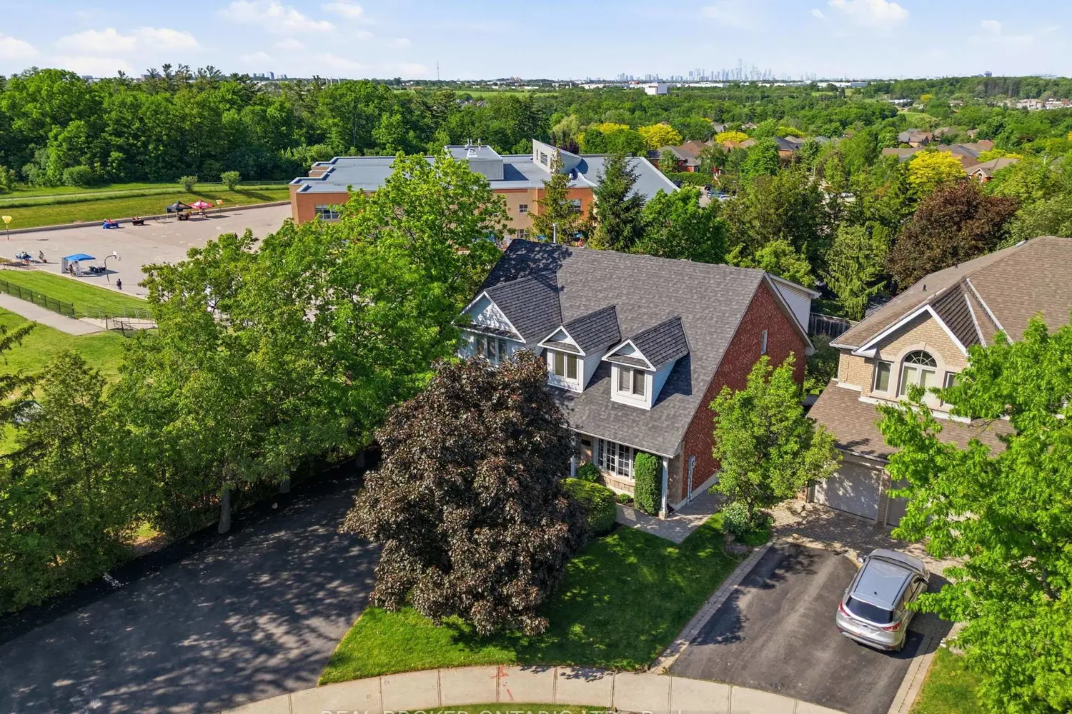 2205 Shaftesbury Court