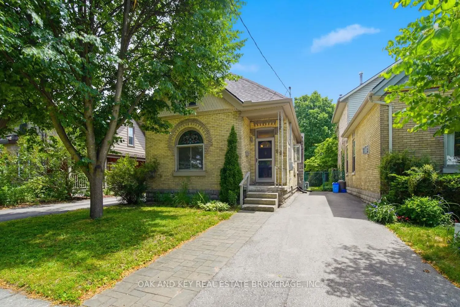 897 Elias Street photo 2