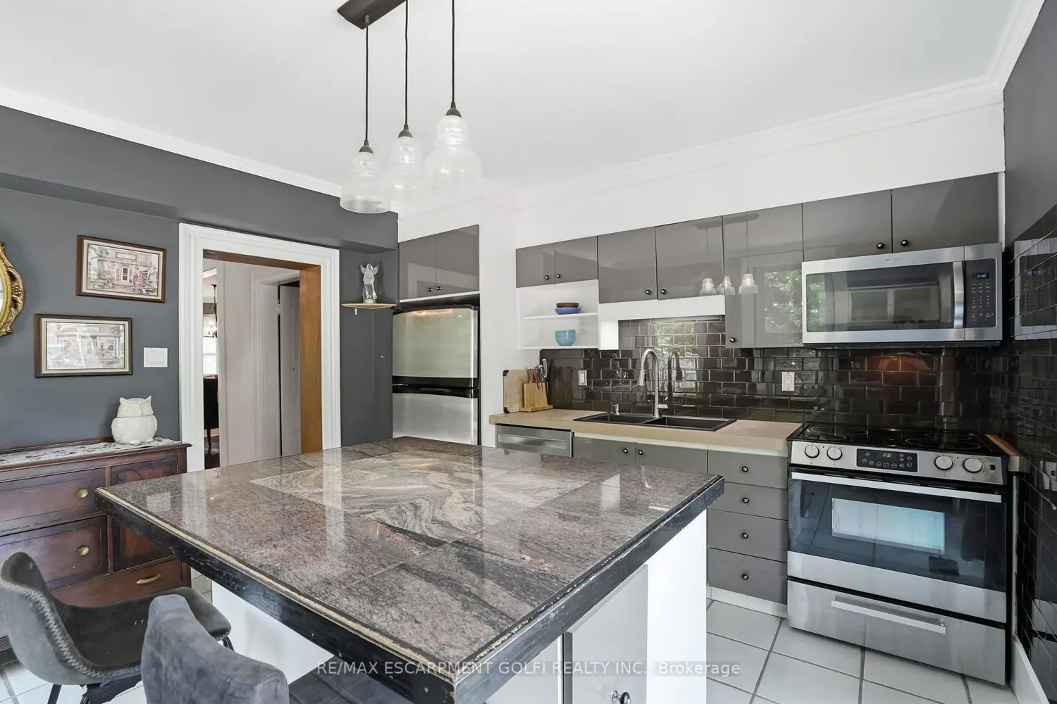 86 Oak Street photo 3