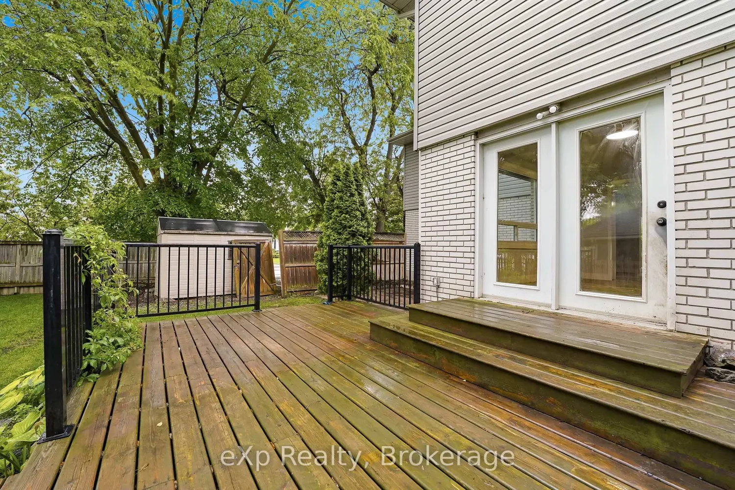 42 Rosewood Avenue photo 3