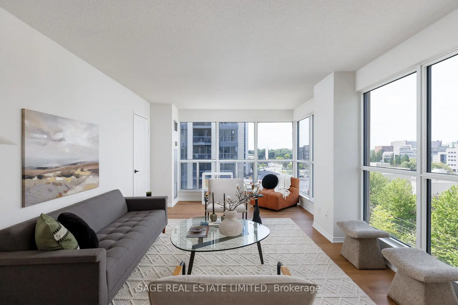 28 Hollywood Avenue 811 photo 5