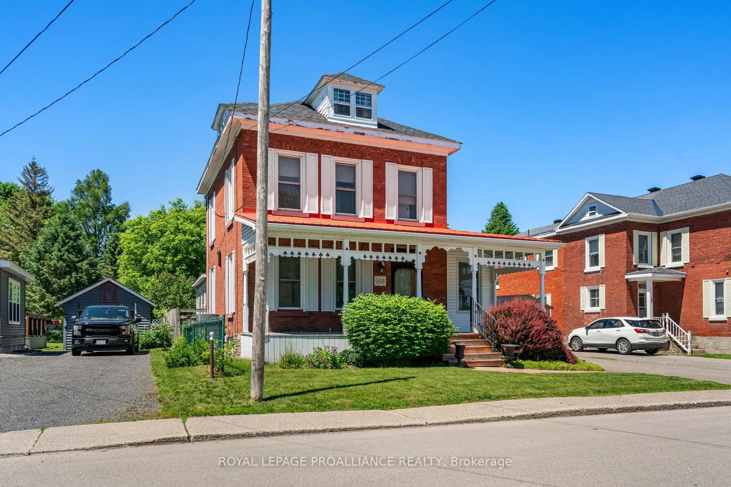 568 James Street photo 3