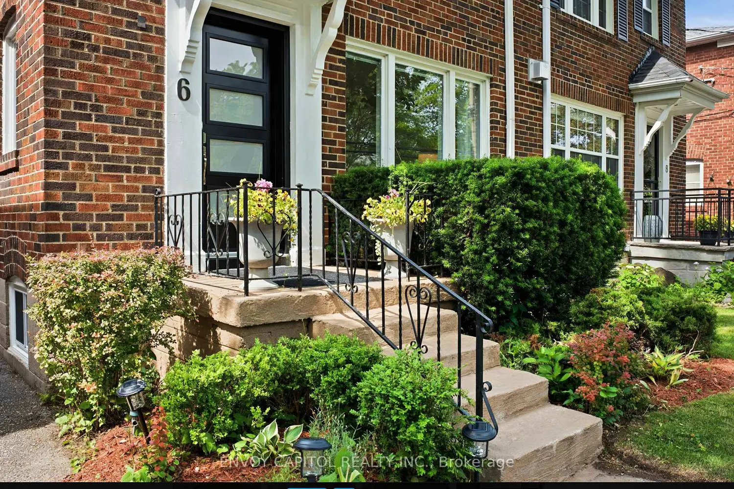 6 Thursfield Crescent photo 2