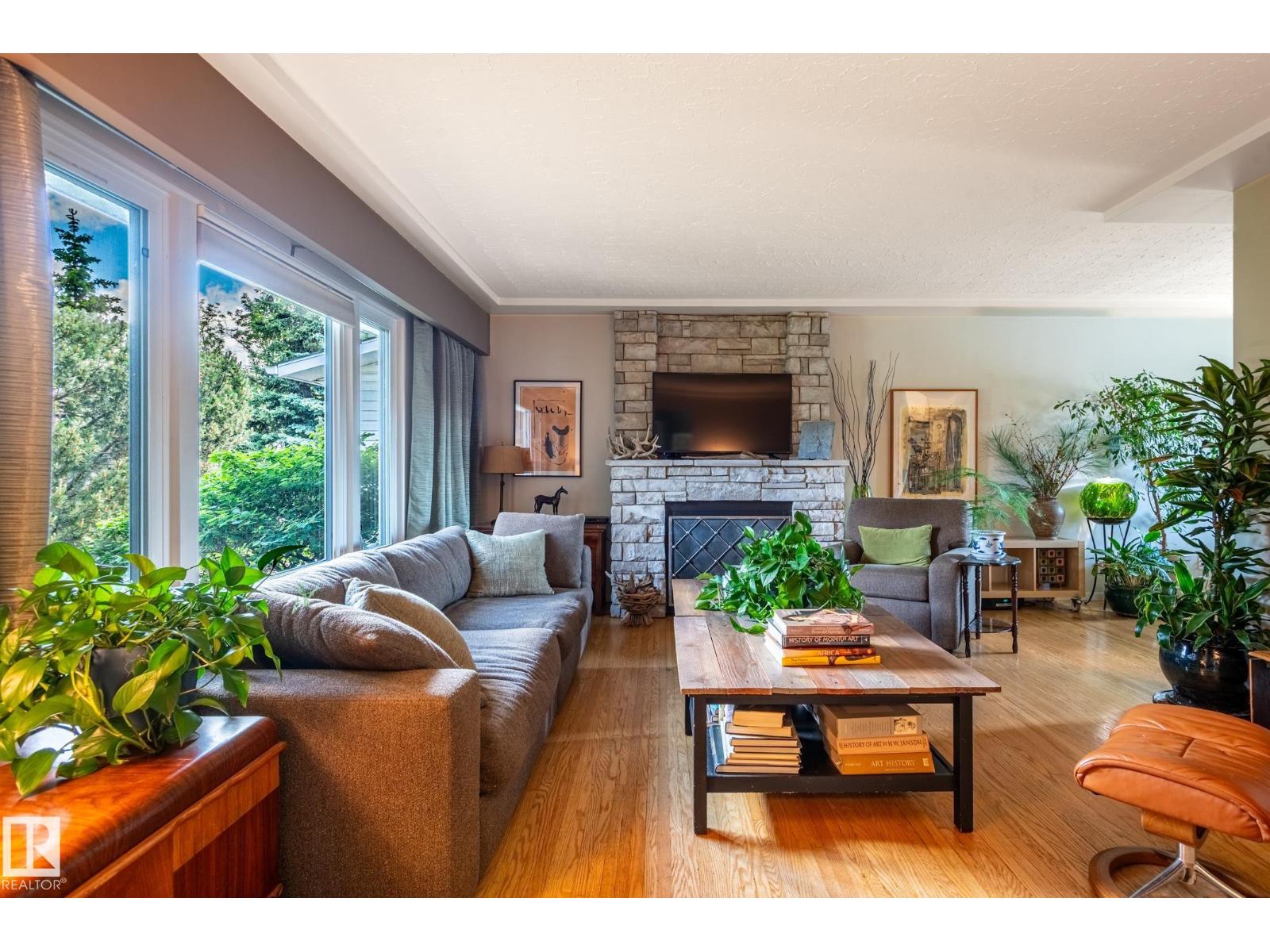 14643 88 Avenue NW, Edmonton, AB, T5R4J7