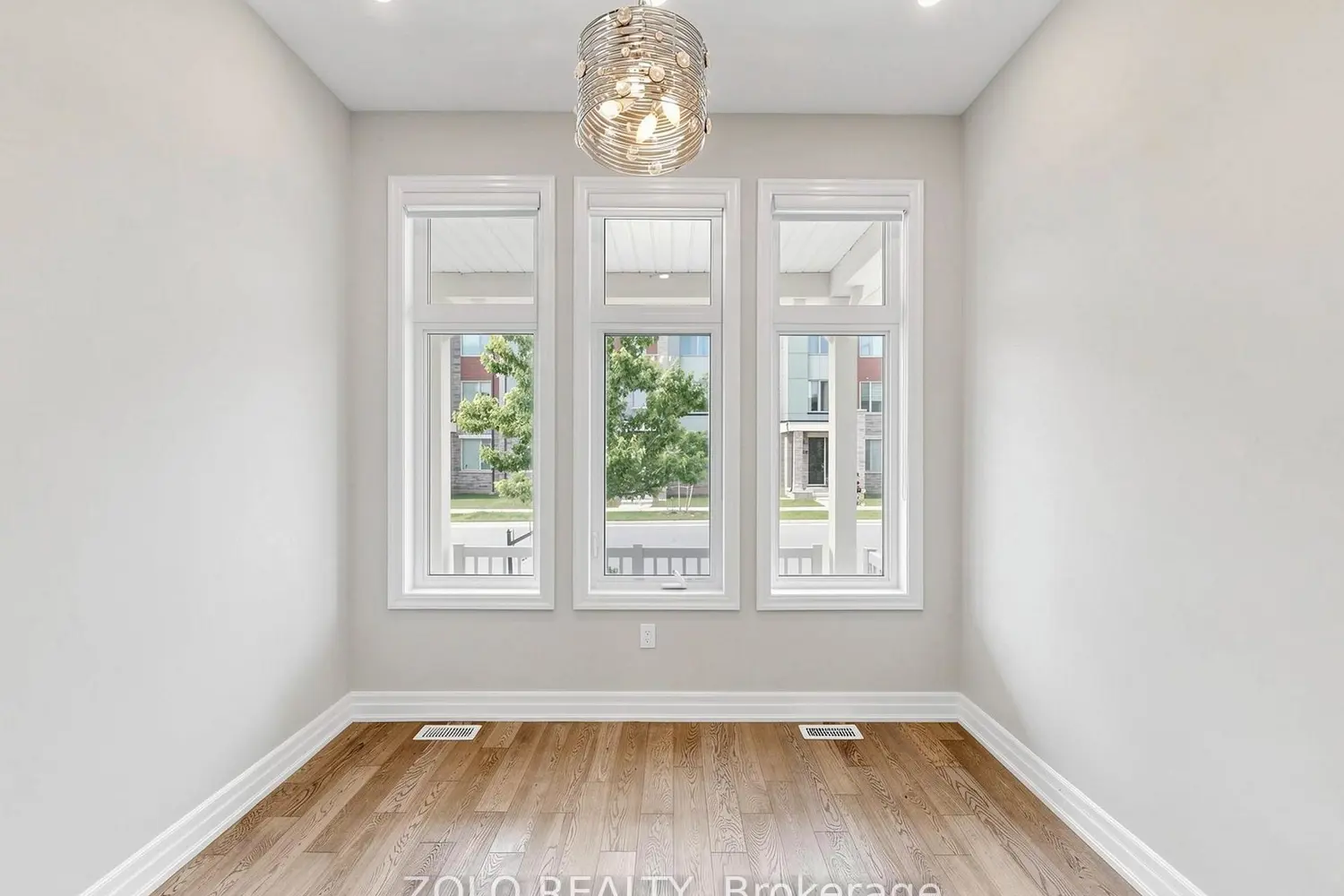 3061 William Cutmore Boulevard photo 2
