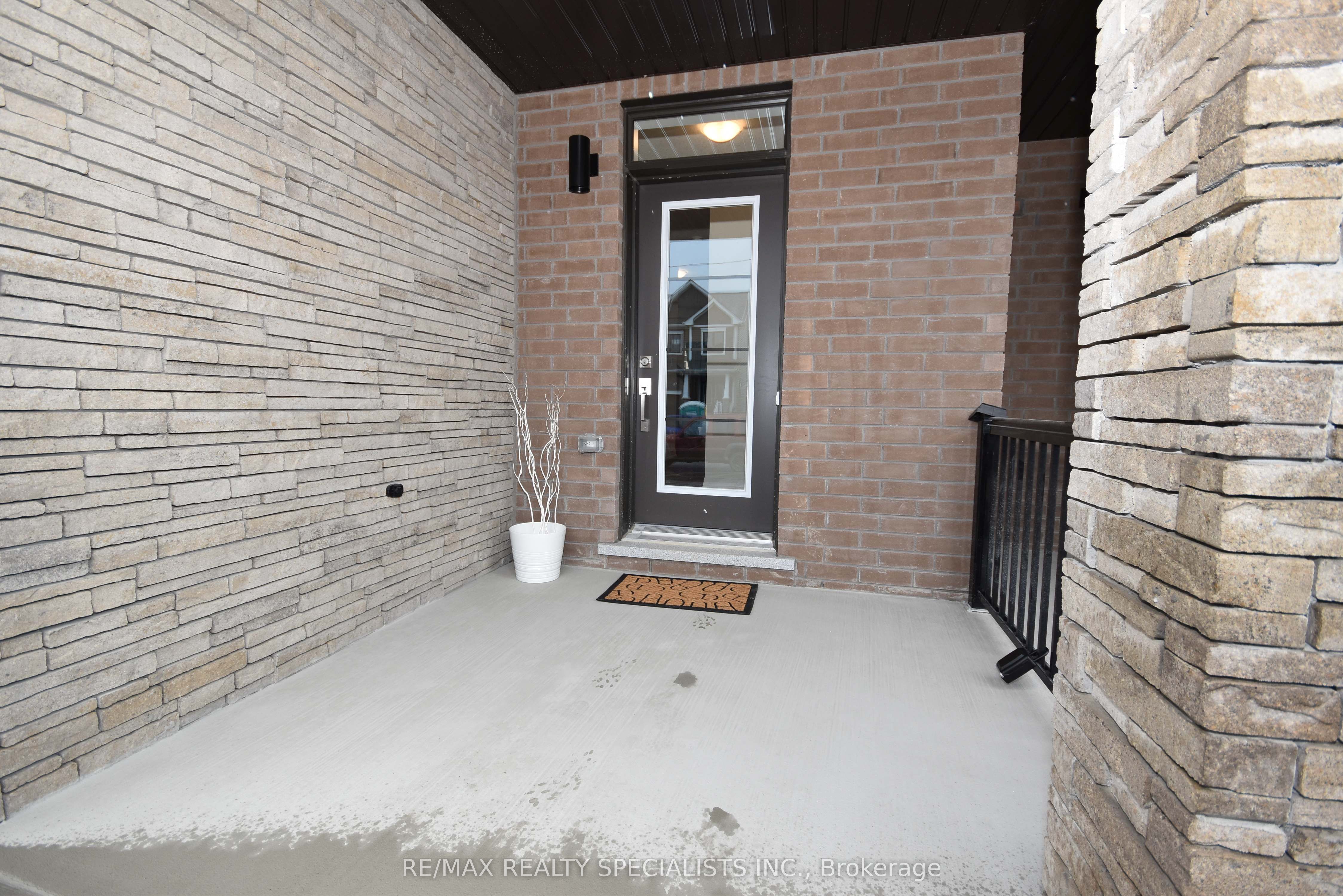 12 Velvet Way, Thorold, ON, L2V 0B7 photo 2