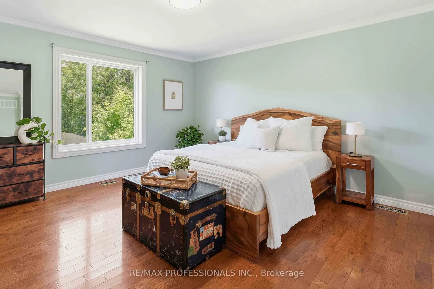101 Maple Avenue photo 4