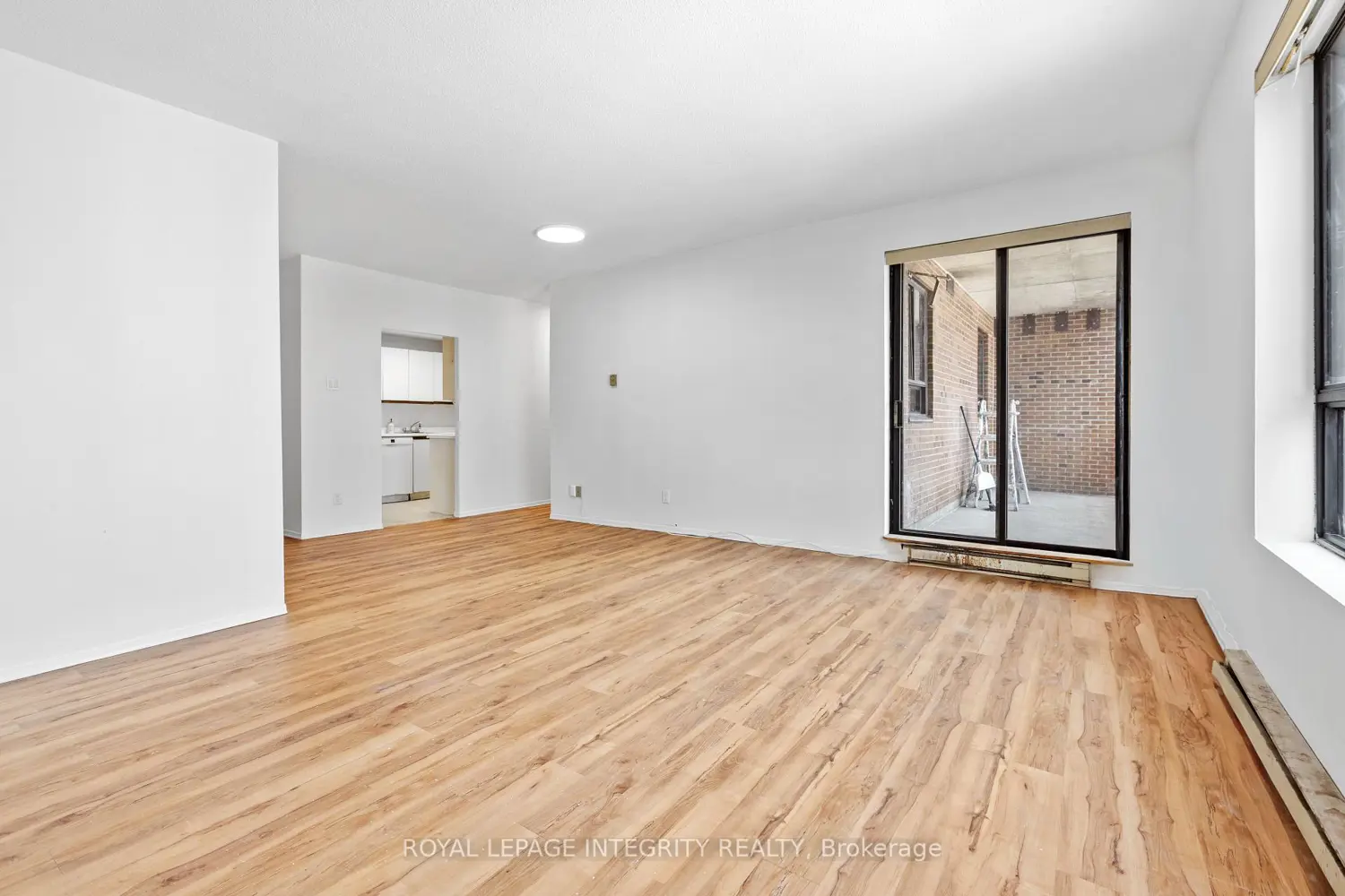 475 Laurier Avenue 2001 photo 2