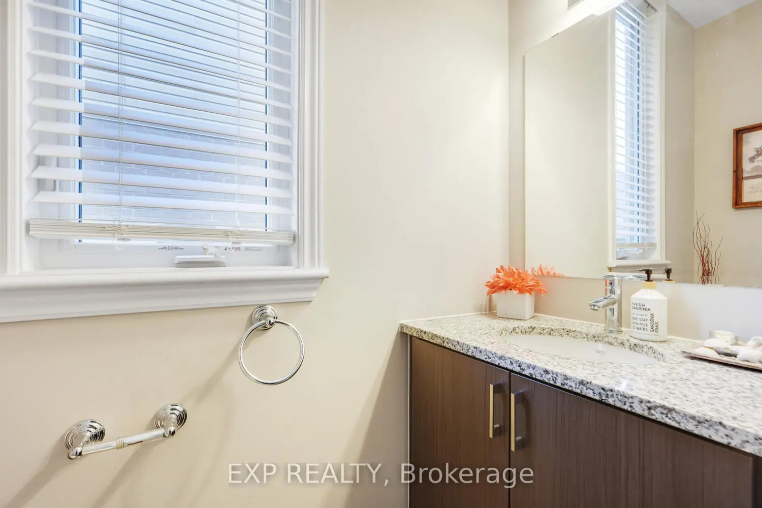 529 Stargazer Crescent photo 2