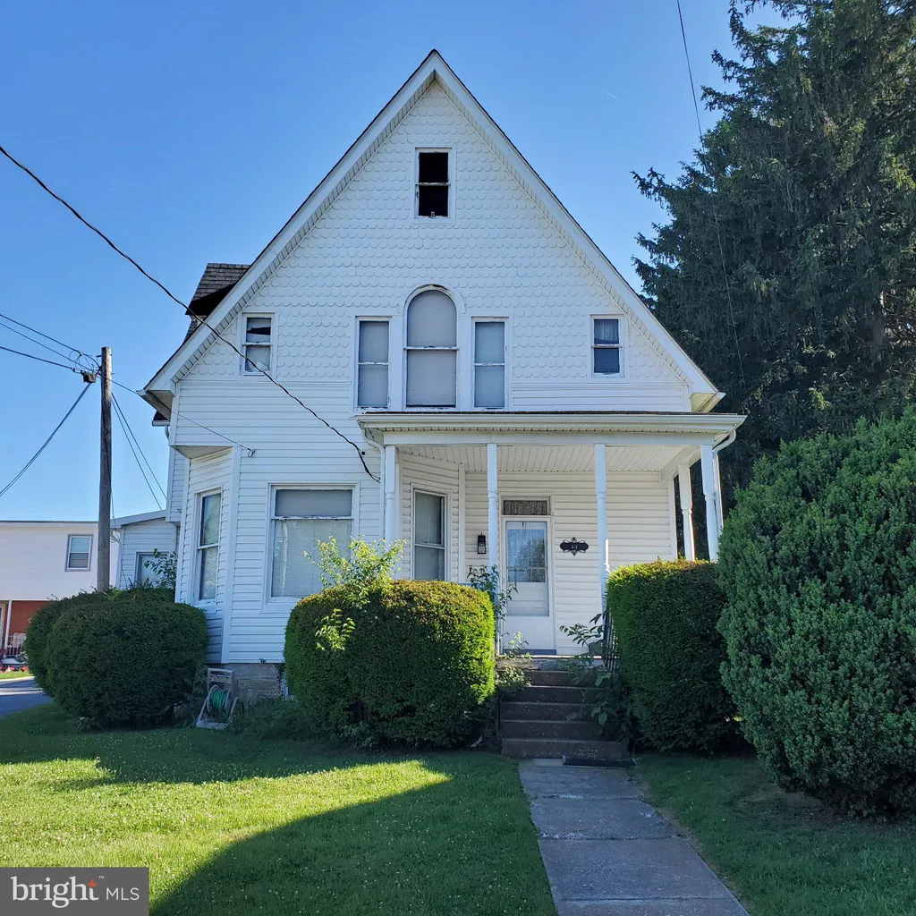 33 E Main Street, Middletown, MD 21769 photo 2