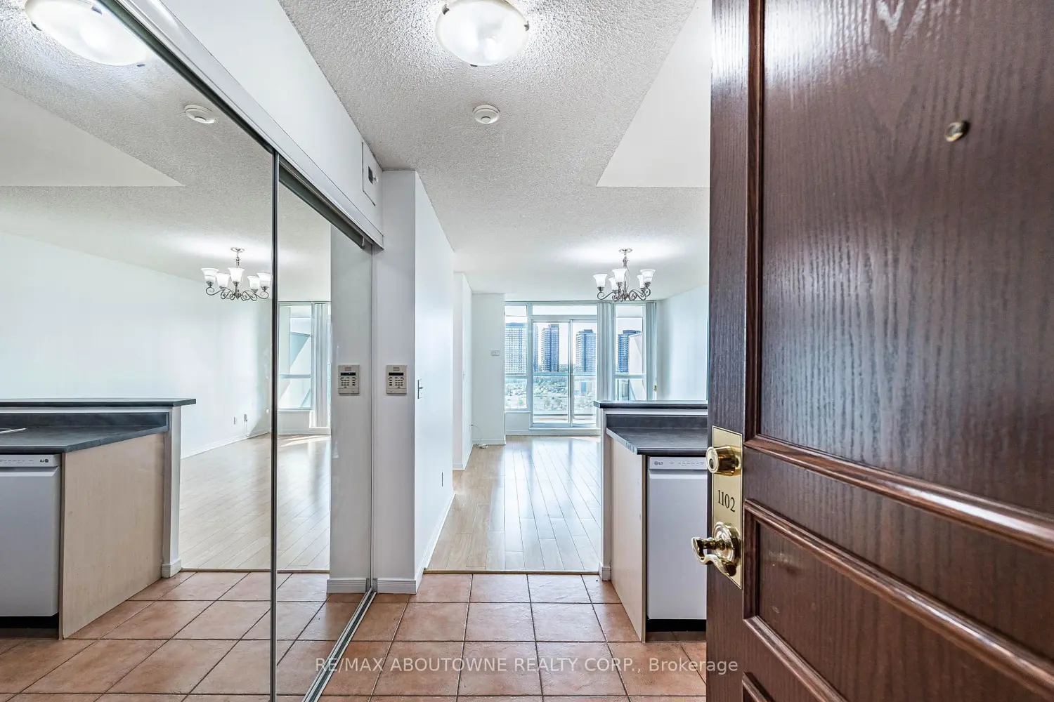 2585 Erin Centre Boulevard 1102 photo 3