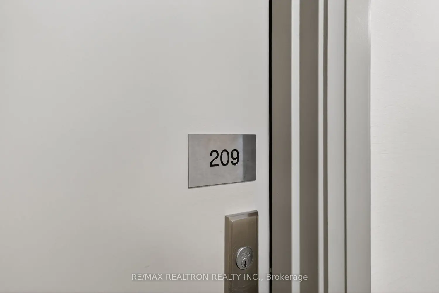 275 Yorkland Road 209 photo 3