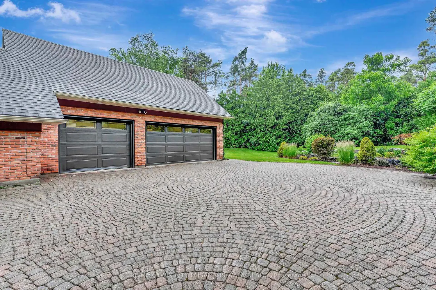 22 Deerpath Court photo 3