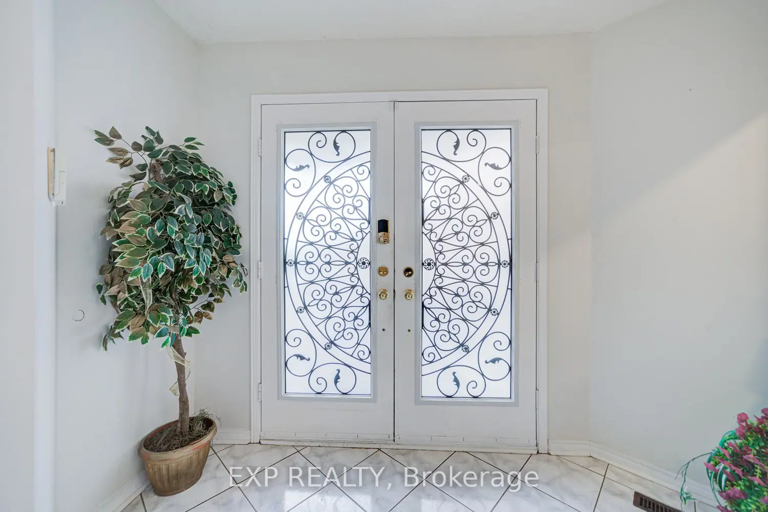 211 Sophia Road photo 2