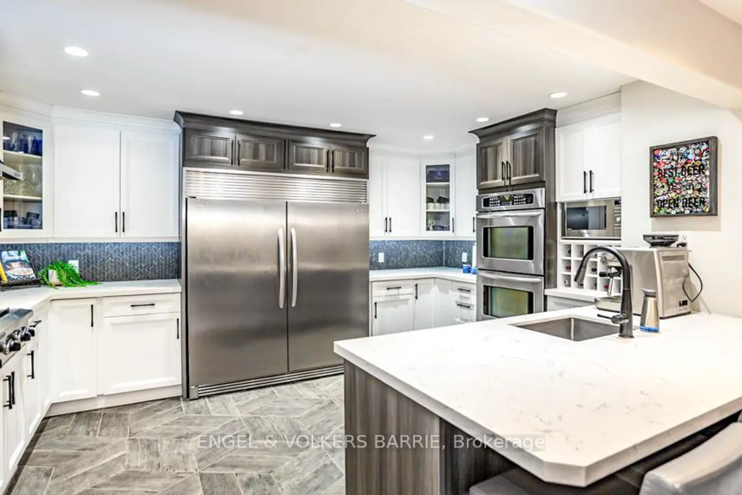 112 Lakeshore Road photo 2