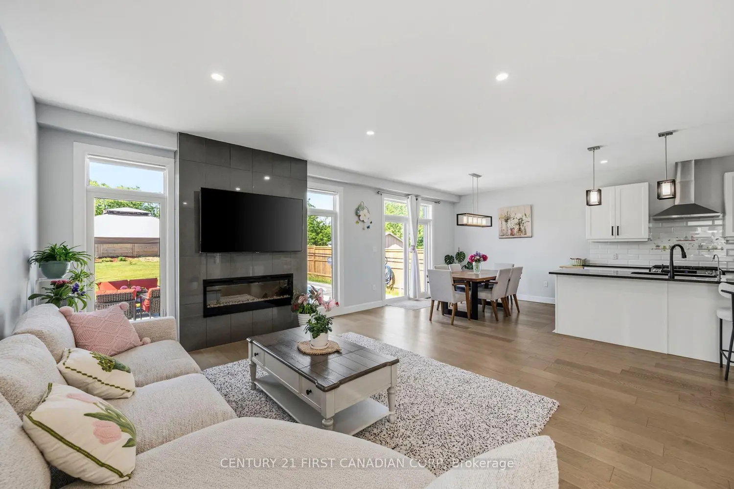 1298 Sandbar Street photo 2