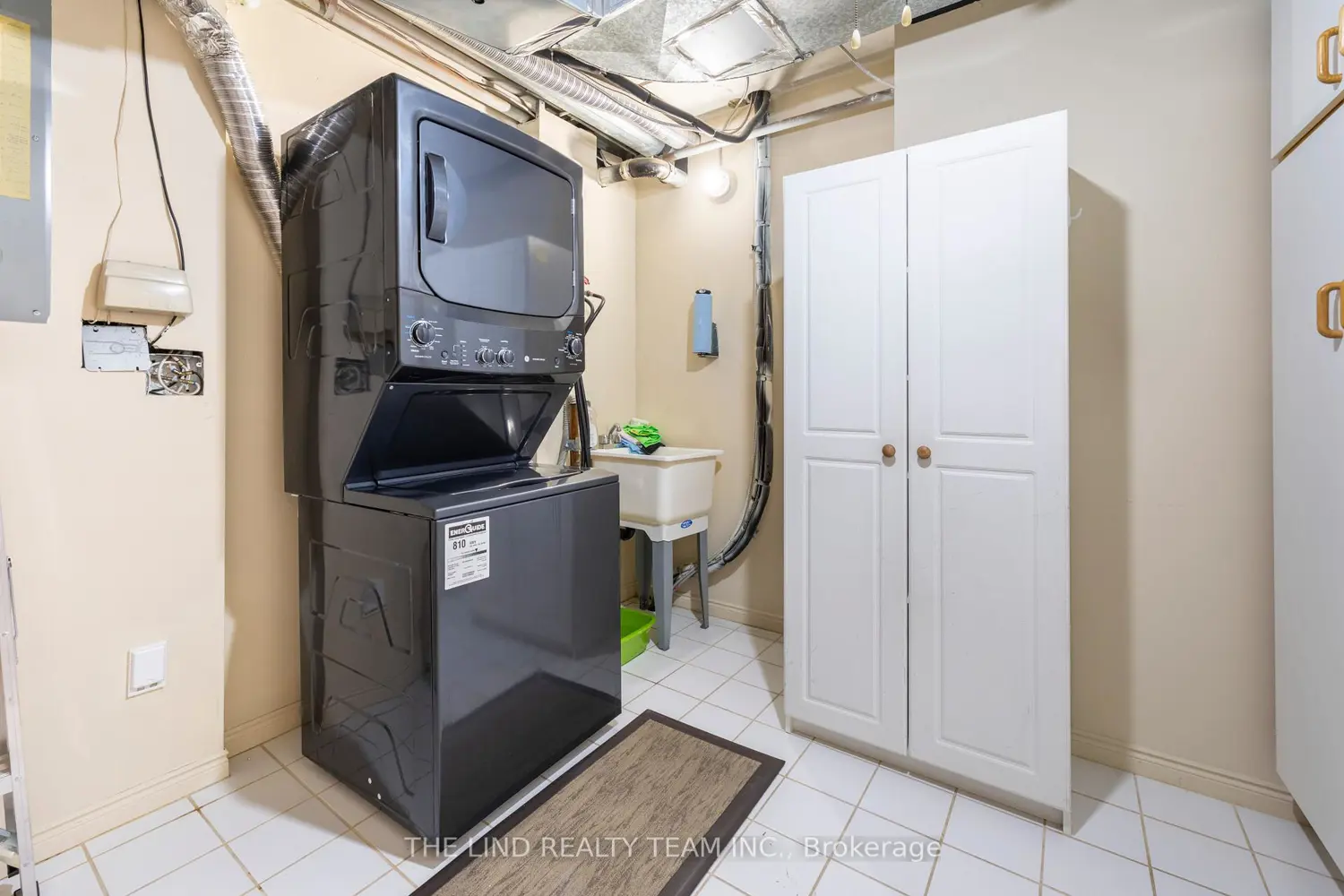 85 Wellington Street 312 photo 4
