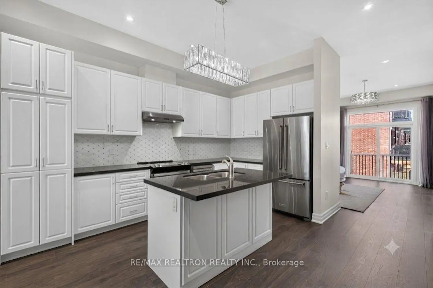 209 Arianna Crescent photo 4