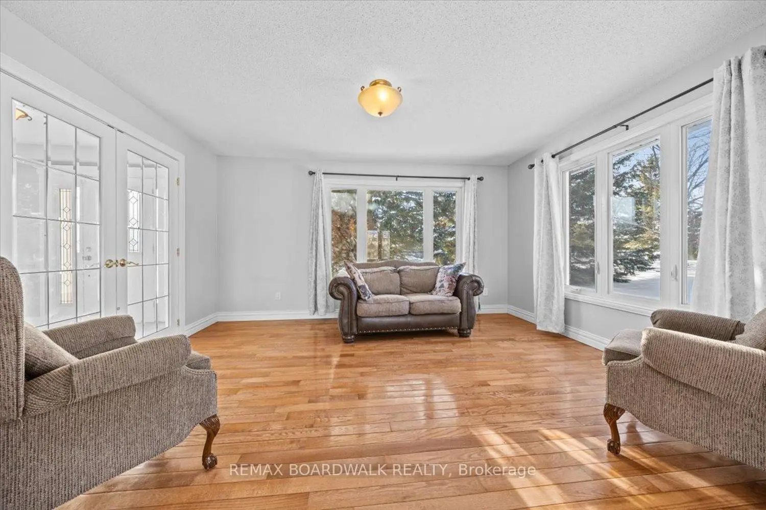 7089 Bush Drive photo 2