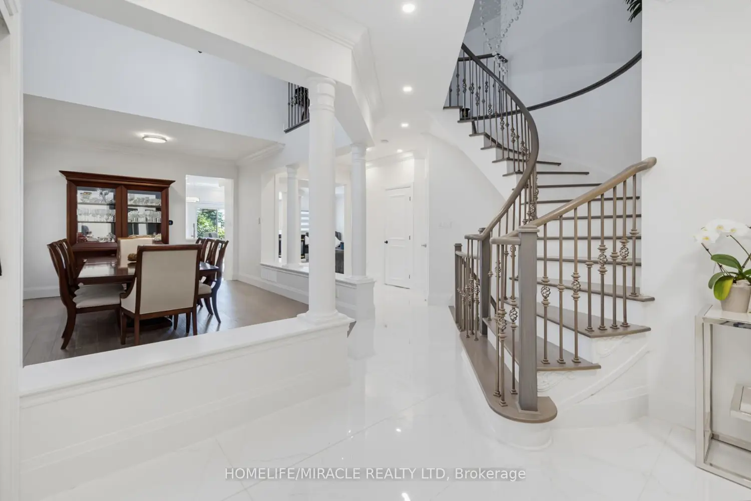 7350 Glamorgan Way photo 3