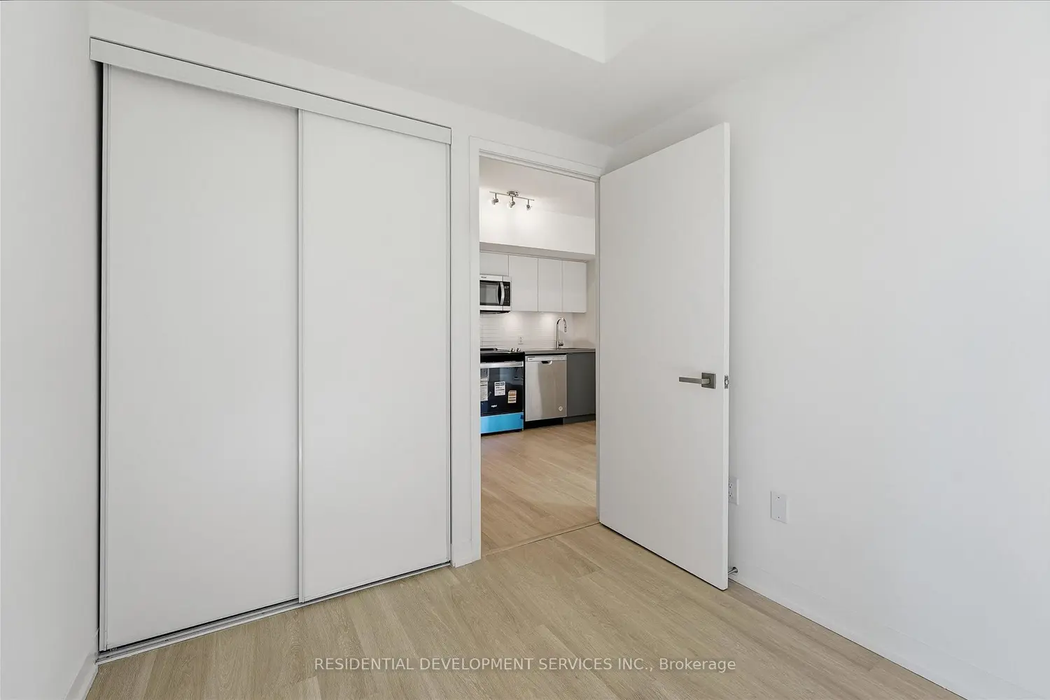 500 Wilson Avenue 404 photo 3