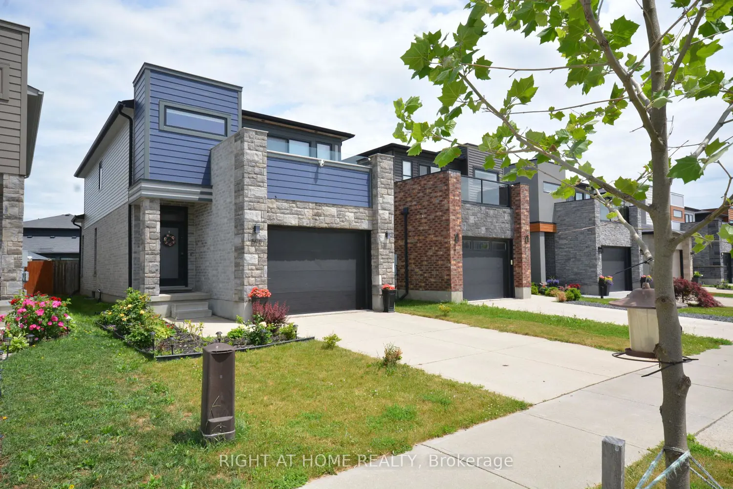 598 Freeport Street photo 3