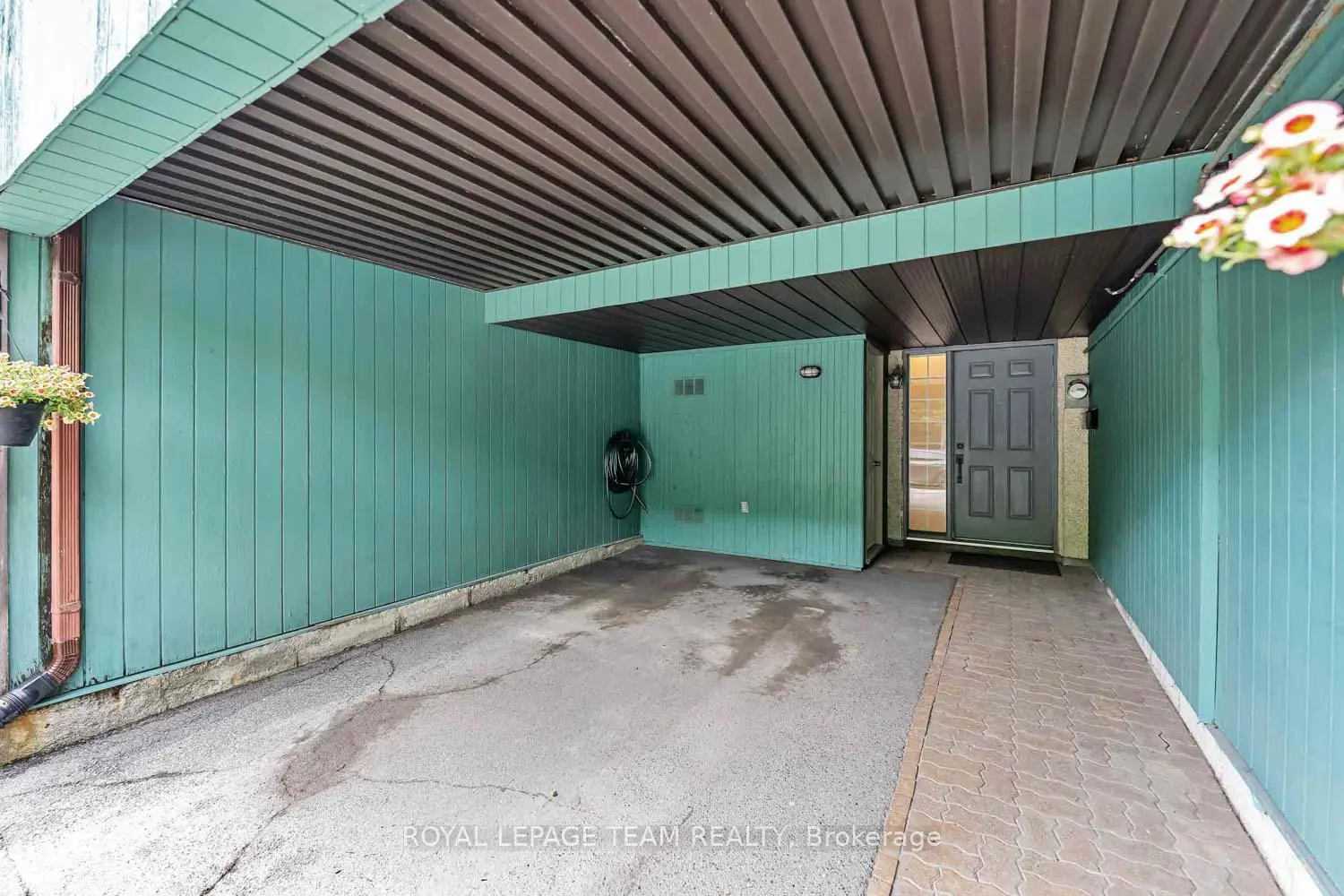 215 Booth Street photo 2