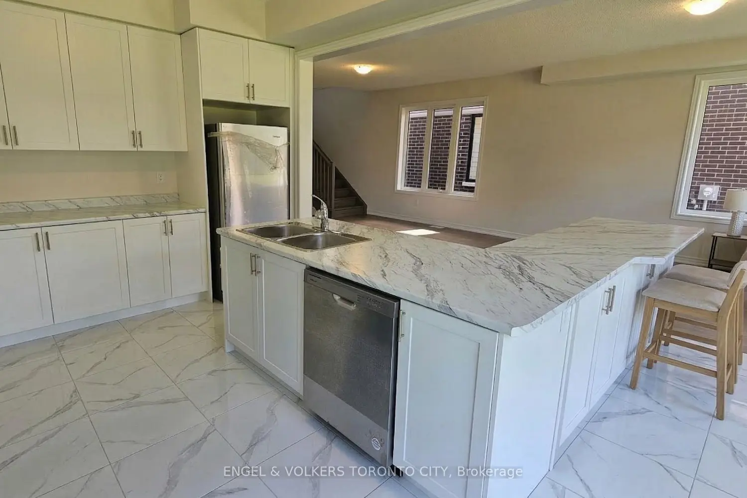 24 Ludlow Drive photo 2