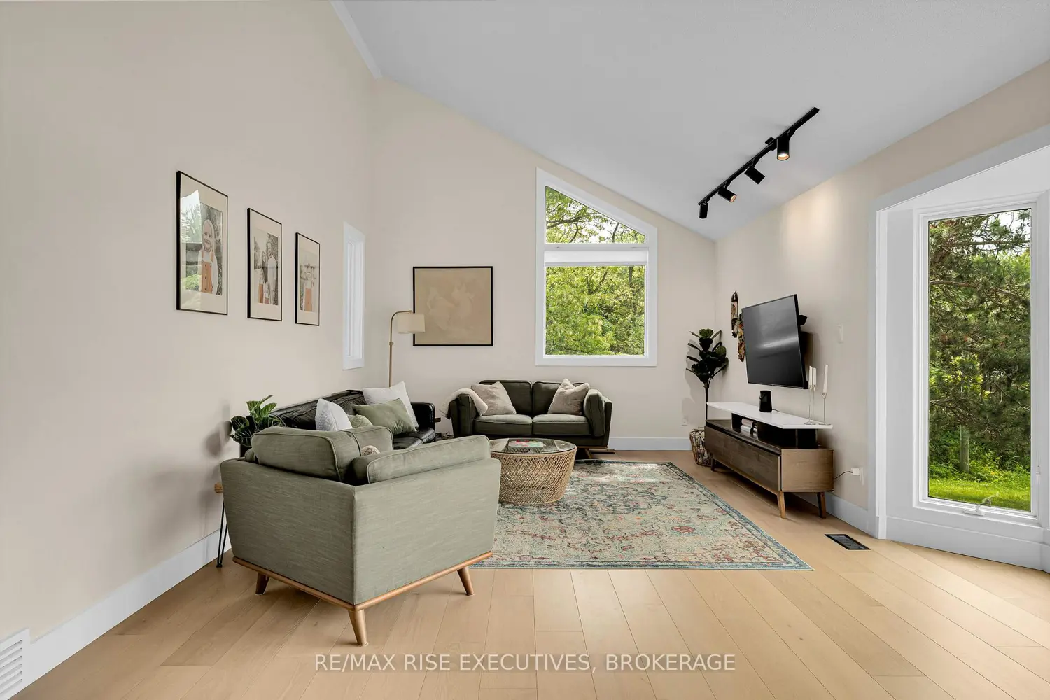 1520 Shore Road photo 4