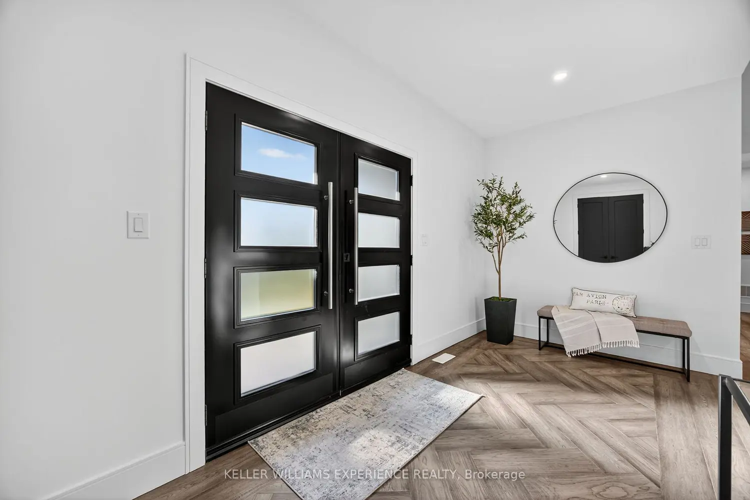 1016 Lakeshore Road photo 3