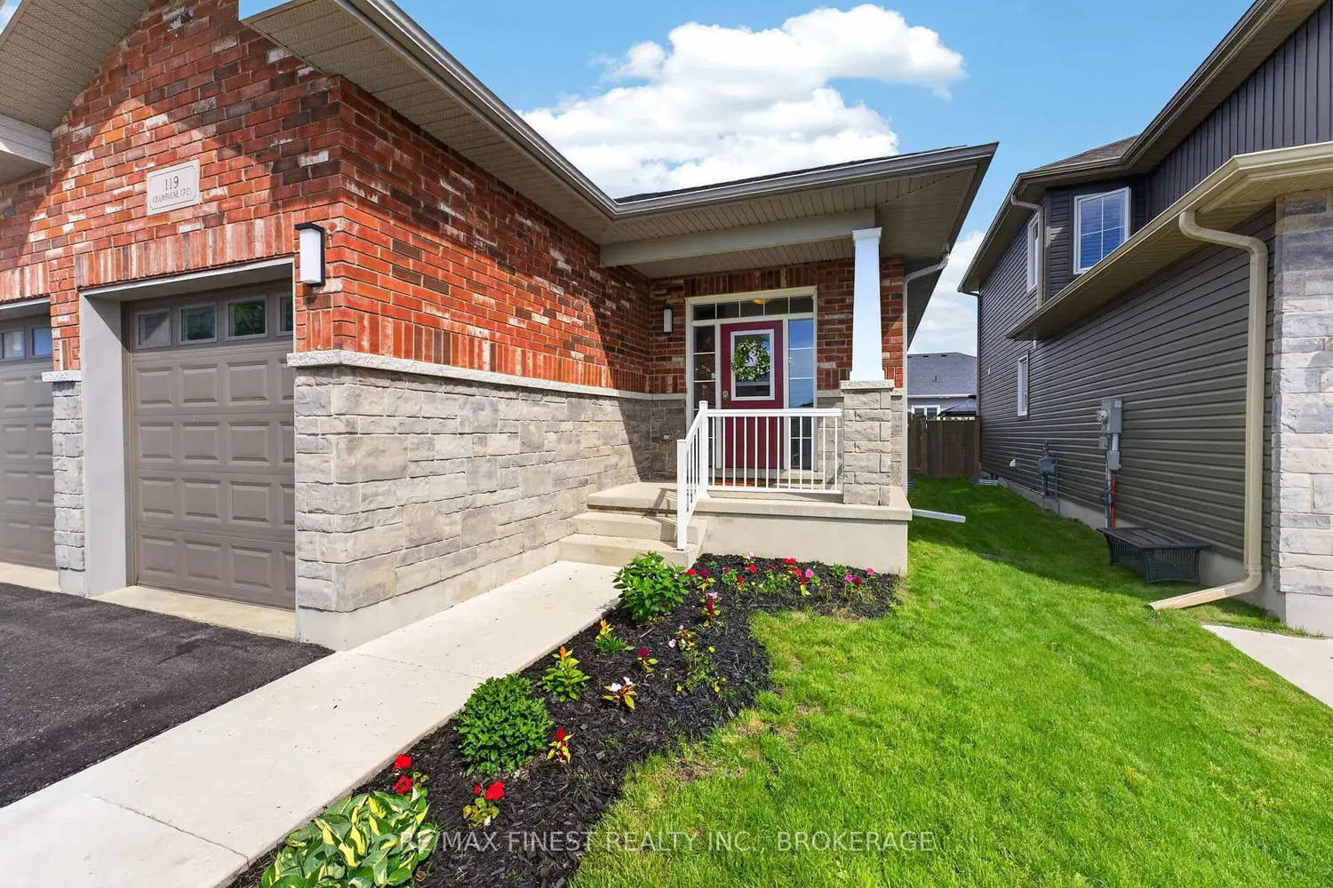 119 Champagne Crescent photo 3