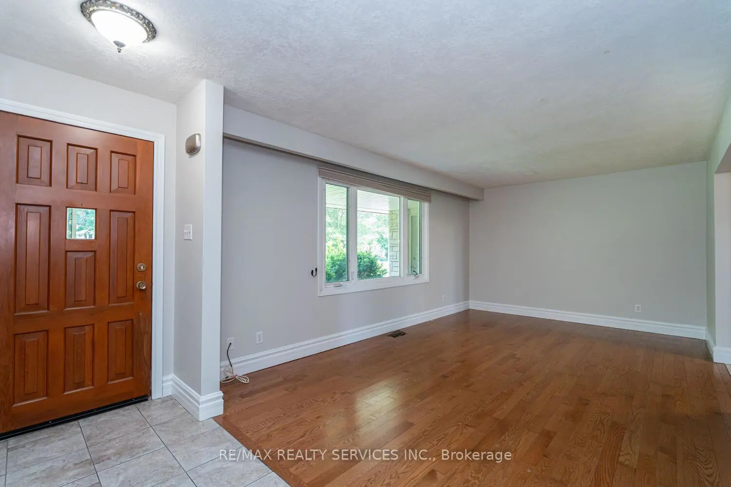 285 Thorncrest Drive photo 4