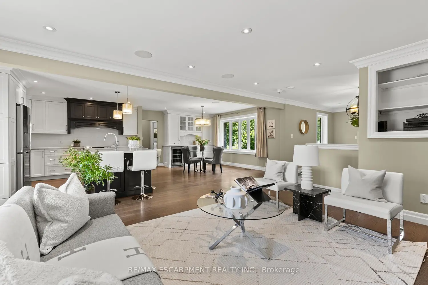 404 Hamilton Drive photo 4