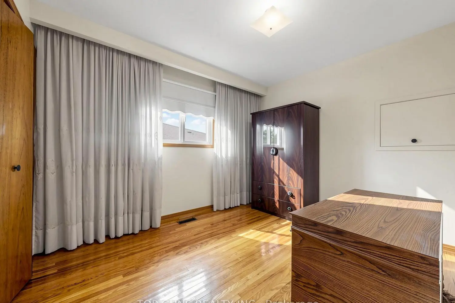 104 Arthur Griffith Drive photo 4