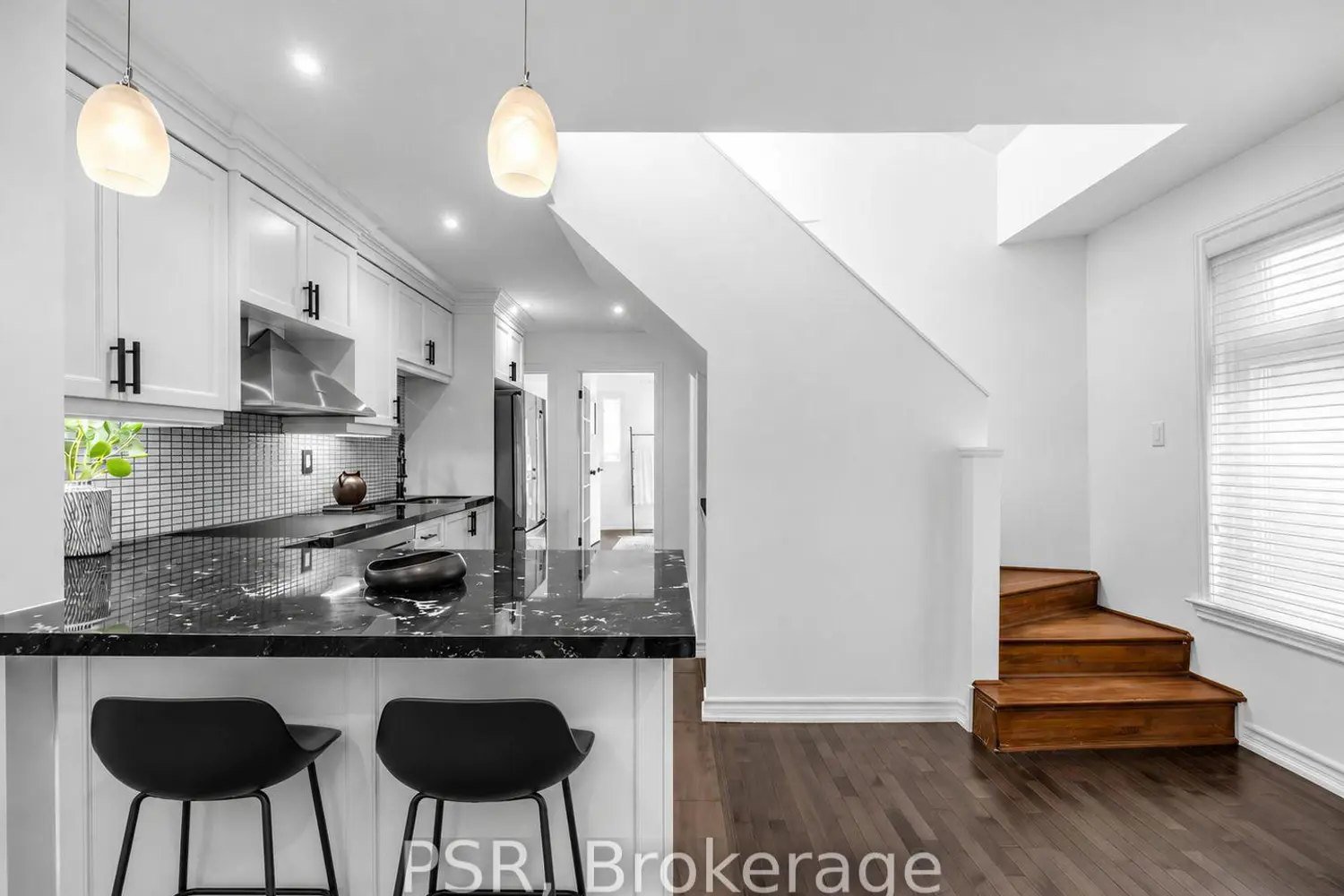 562 Arlington Avenue photo 5