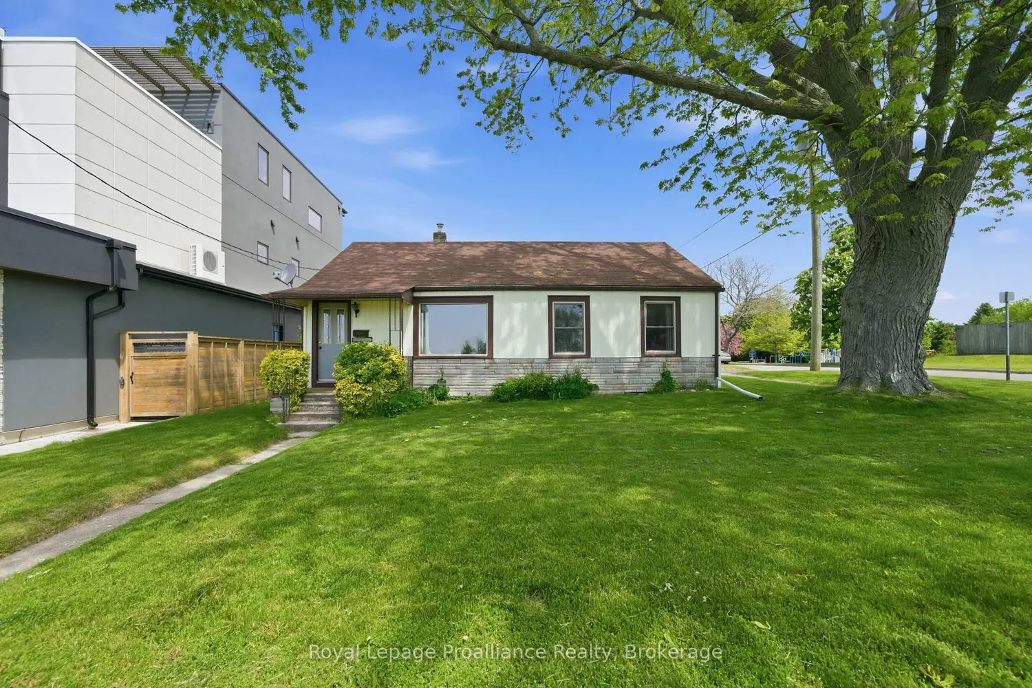 478 Monk Street photo 4