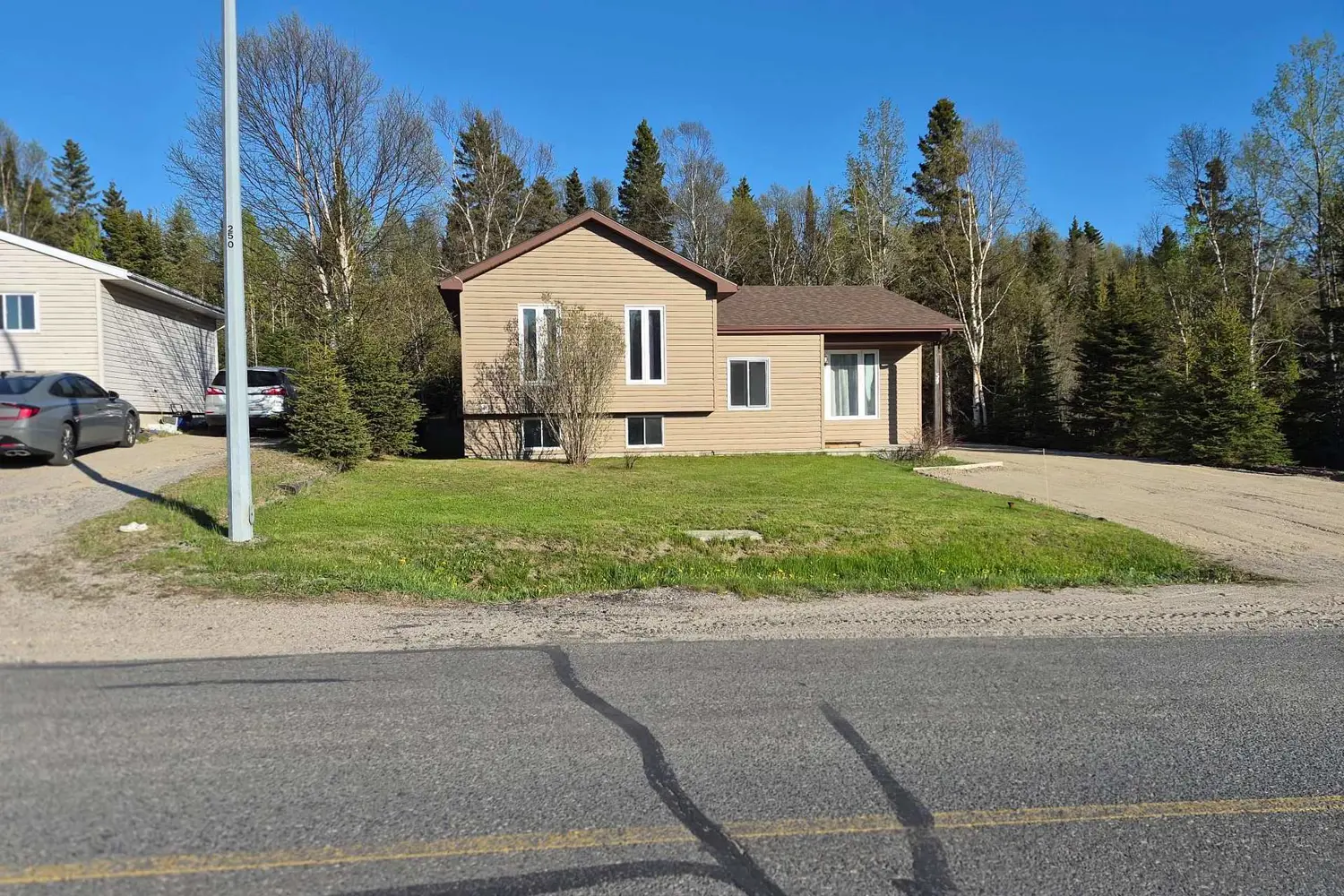 59 Hemlo Drive photo 2